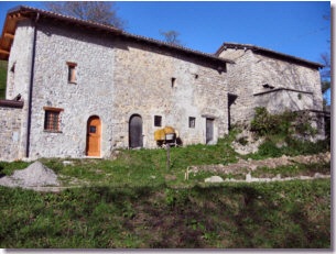 I l cascinale di CABUSIE' in fase di ristrutturazione