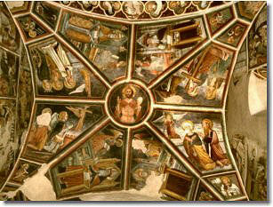 Gli affreschi della volta dell'antico presbiterio