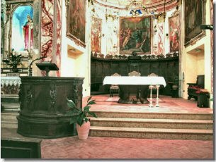 Ambone, mensa, coro e adside della Chiesa del Corpus Domini di Pagliaro