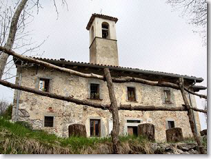 La chesetta di S Michele  con  la sagrestia e  i locali per il cappellano