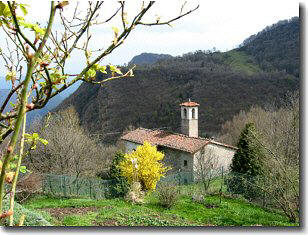 La pittoresca chiesetta di San Michele