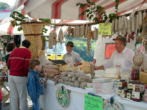 Bancarelle con prodotti tipici locali