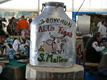 Contenitore di latte decorato - foto Emidio Belotti 23 sett 07