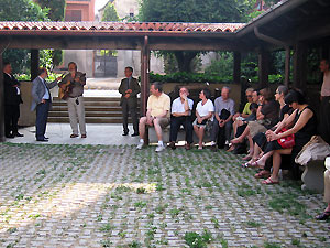 Una parte del numeroso pubblico presente all'inaugurazione