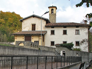 La sede di Radioduepuntozero attigua alla Chiesetta di S. Antonio in Truchel di Bracca
