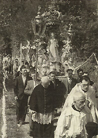 VEDI IN GRANDE - Ambriola - Processione col simulacro di S. Lucia (foto Archivio Magoni)