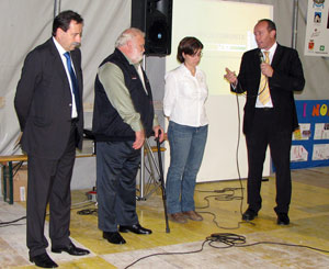 Alberto Mazzoleri, sindaco di Taleggio introduce e coordina -  foto Piero Gritti 7 ott 07