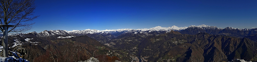Dalla vetta del Monte Zucco panorama sulla media Valle Brembana