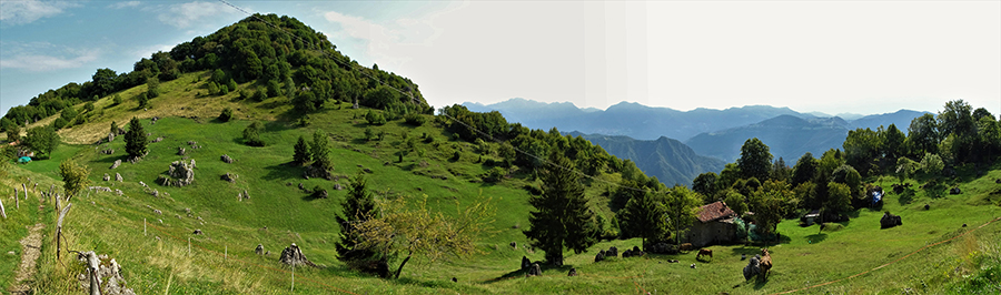 Salendo dal Rifugio al Monte Zucco