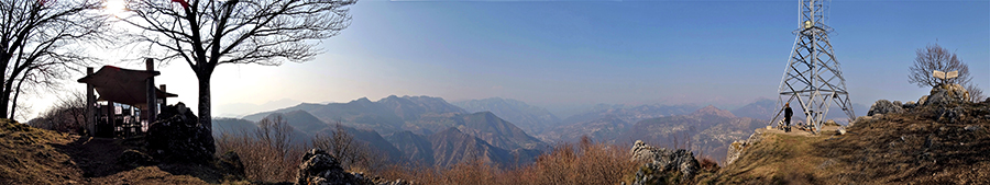 Dalla vetta del Monte Zucco vista panoramica verso le Orobie di Val Brembana