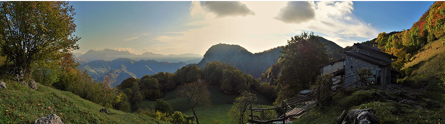 Sul sent. 506 dal Passo di Crosnello al Monte Zucco cascina-stalla con vista sul Corno dell'arco