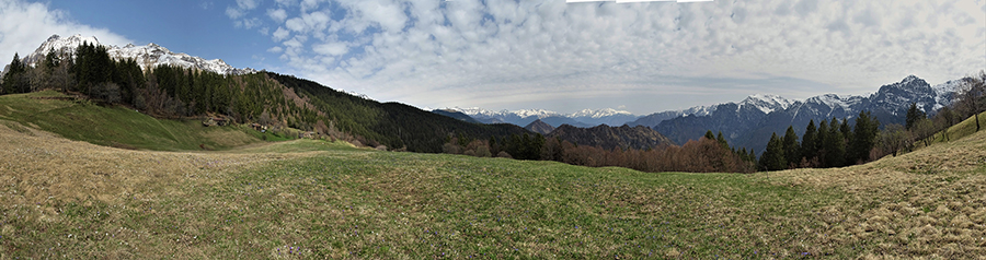 Vista panoramica sui prati della Pigolotta