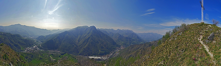 Panorama dal Pizzo di Spino (956 m) verso la media Valle Brembana