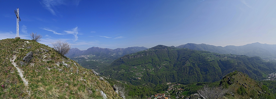 Panorama dal Pizzo di Spino (956 m) verso la bassa Val Serina e media Valle Brembana