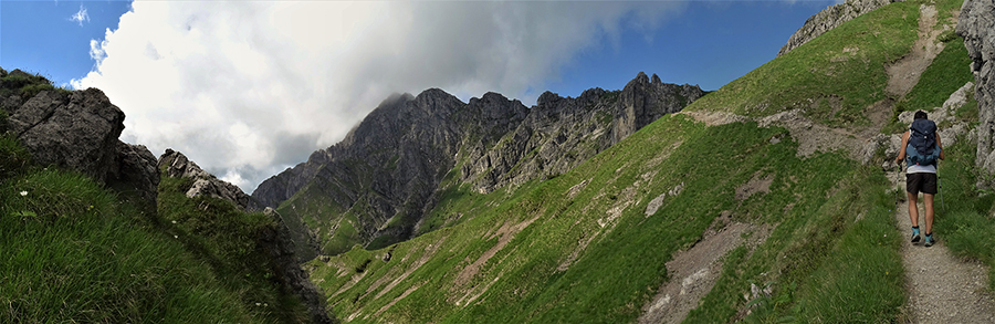 Cima Alben versante nord-est dal Col dei Brassamonti sul sent.501