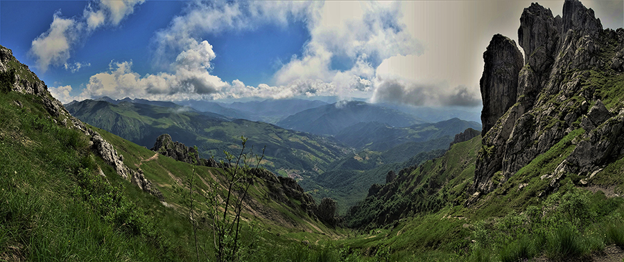 Vista sulla Valle del Riso e verso a dx il Torrione Brassamonti d'Alben