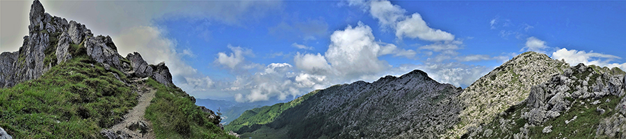 Vista sulla Valle del Riso e verso a dx il Torrione Brassamonti d'Alben