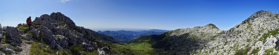 Sul sent. 501 salendo dal Passo 'La Forca' a Cima Alben