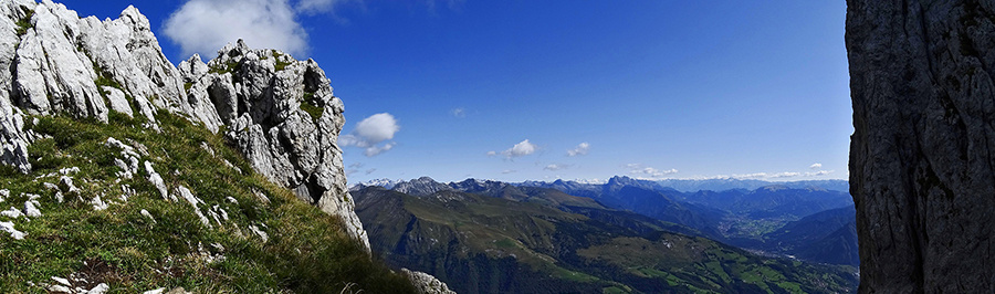 Dalla cresta di Cima Alben vista sulla Val del Riso e alta Valle Seriana