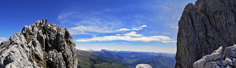 Torrioni d'Alben con vista su Val del Riso e Valle Seriana