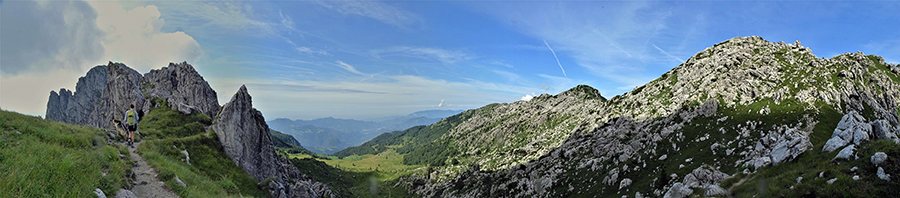 Sul sent. 502 in salita dal Passo La forca a Cima Alben con vista in Cima Croce 