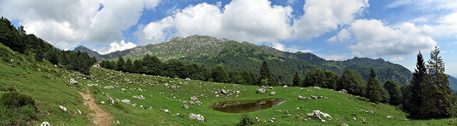 Dal sent. 502 scendendo dallla Baita Sura al Passo del Sappl矛 un saluto a Cima Alben !