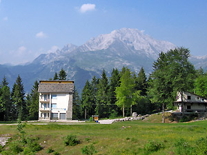 Pian della Palla con l'Arera sullo sfondo