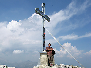 La massiccia Croce di Cima la Croce 