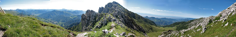 Dal Passo La Forca vista verso la Val Serina, Cima Alben, la Valle Brembana