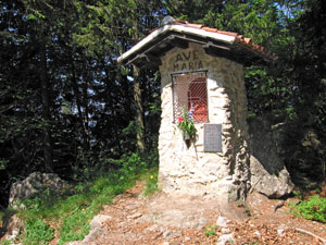 Santella sul sentiero sotto la 'Casina Bianca'