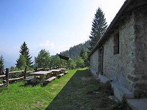 La 'Casina Bianca' del CAI di Treviglio vista da ovest