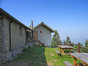 La 'Casina Bianca' del CAI di Treviglio vista da est