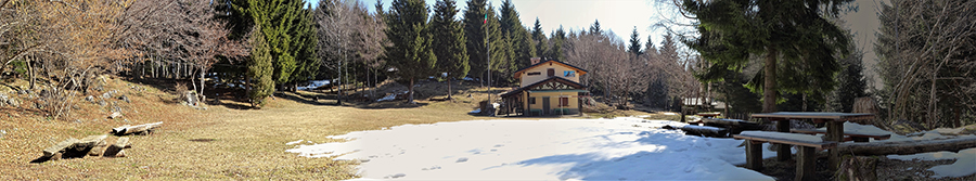 Vista sul Rif. Baita Molinasco-Alpini diS. Giovanni Bianco