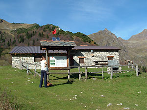 Baita Alpe Nevel  sul sentiero Rif-Alpe Corte > Lago Branchino