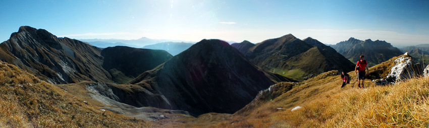 Salendo dalla cresta est del Pizzo Arera verso Forcella di Valmora