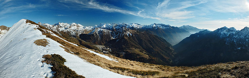 Dal Monte Arete vista sulla conca di Foppolo, verso le Orobie circostanti e la Valle Brembana