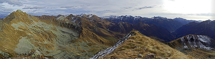 Panorama dalla cresta di salita al Monte Valegino