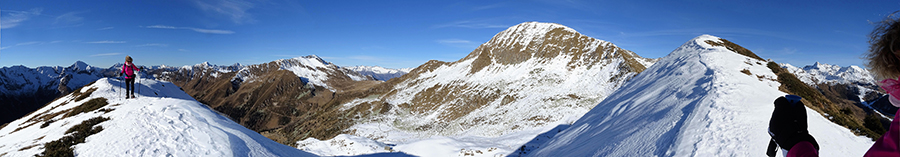 Sulle nevi del Monte Arete con vista in Valegino