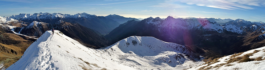 Panorama in discesa dalla vetta de Monte Valegino verso il Monte Arete