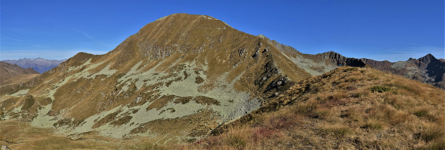 Dalla cresta di vetta dell'Arete vista sulla cresta sud-est del Valegino che andiamo a salire