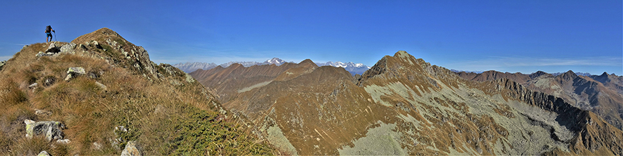 Salendo in Valegino bella vista sul versante sud-est del Cadelle, da poco salito