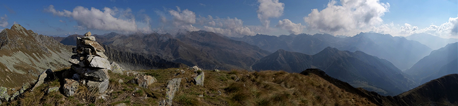Panorama dalla vetta del Monte Valegino (2415 m) 