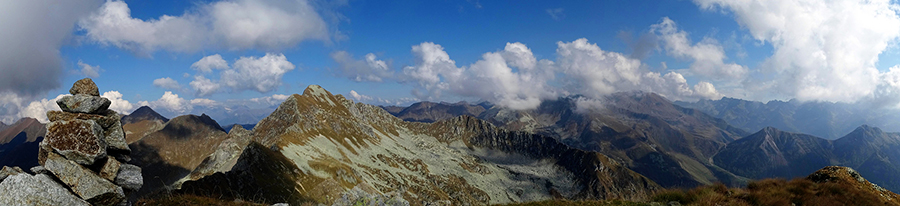 Panorama dalla vetta del Monte Valegino (2415 m) 