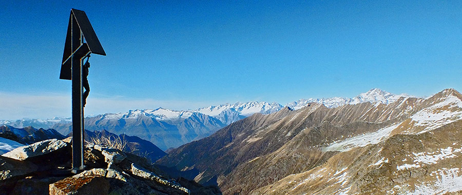 Piccola croce di vetta del Monte Valegino (2415 m.)