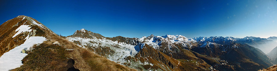 Dalla cresta di salita a Cima Valegino panorama verso Cima Cadelle, Foppolo e le sue cime