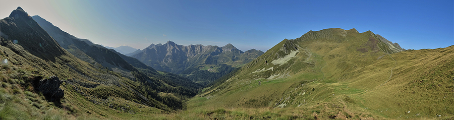Dal sent. 201 alla bocchetta tra Passo di Tartano e Laghi di Porcile vista panoramica