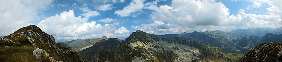 Scendendo dalla cresta SE del Monte Valegino verso l'Arete 