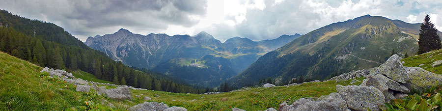 Il vallone discendente tra Monte Valegino e Monte Arete