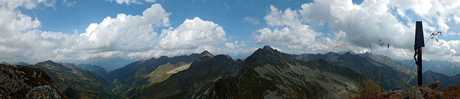 Dalla vetta del Monte Valegino (2415 m.) 