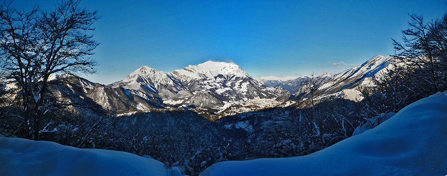 Dalla strada agro-silvo-pastorale Penscei-Artavaggio vista verso La Valsassina e le Grigne